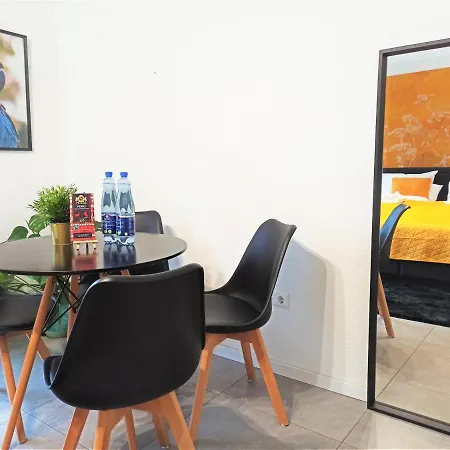 2 Zimmerwohnung - Kueche - Wlan - Oeffentliche Parkplaetze Lägenhet