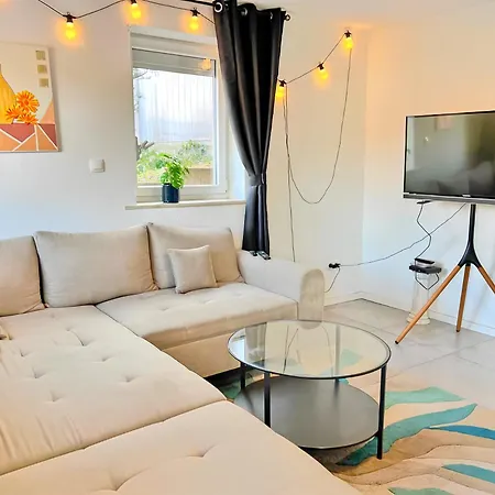 Διαμέρισμα 2 Zimmerwohnung - Kueche - Wlan - Oeffentliche Parkplaetze *